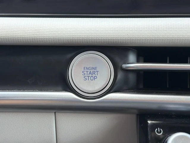 Used 2025 Gray Hyundai SEL image 25