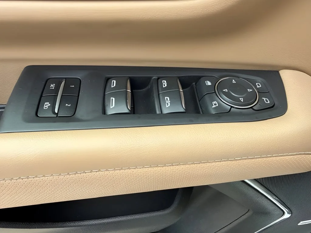 Used 2023 SUMMIT WHITE Chevrolet Premier image 30