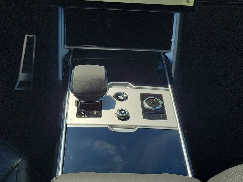 New 2027 Fuji White Land Rover SE image 20