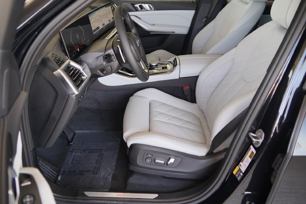 New 2026 Black Sapphire Metallic BMW xDrive50e image 13