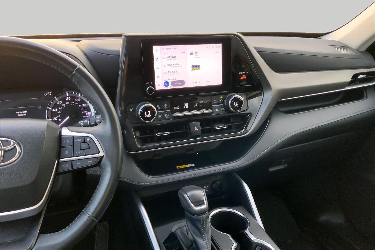 Used 2023 Wind Chill Pearl Toyota XLE image 7