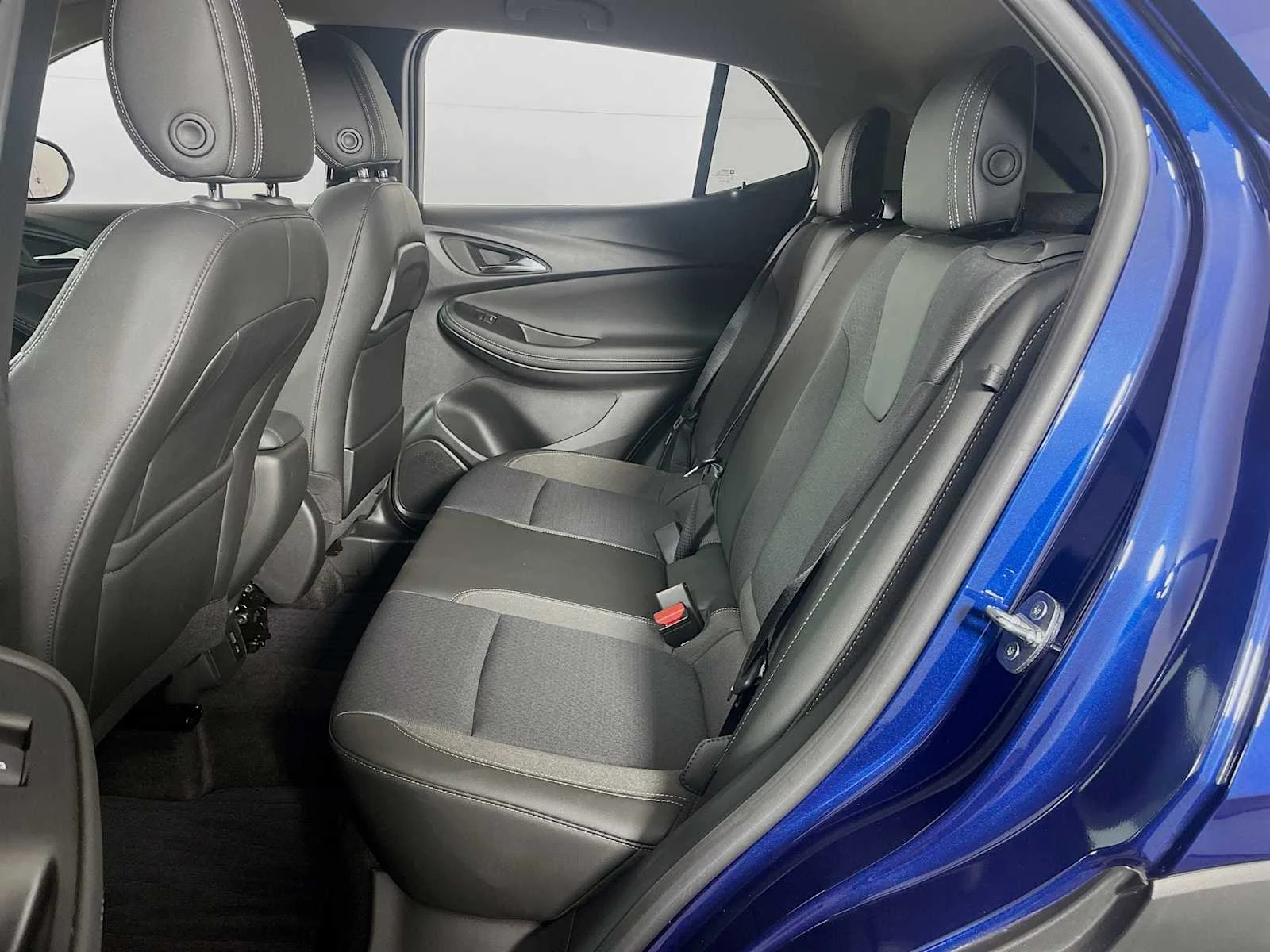 Used 2023 Sapphire Metallic Buick Preferred image 21