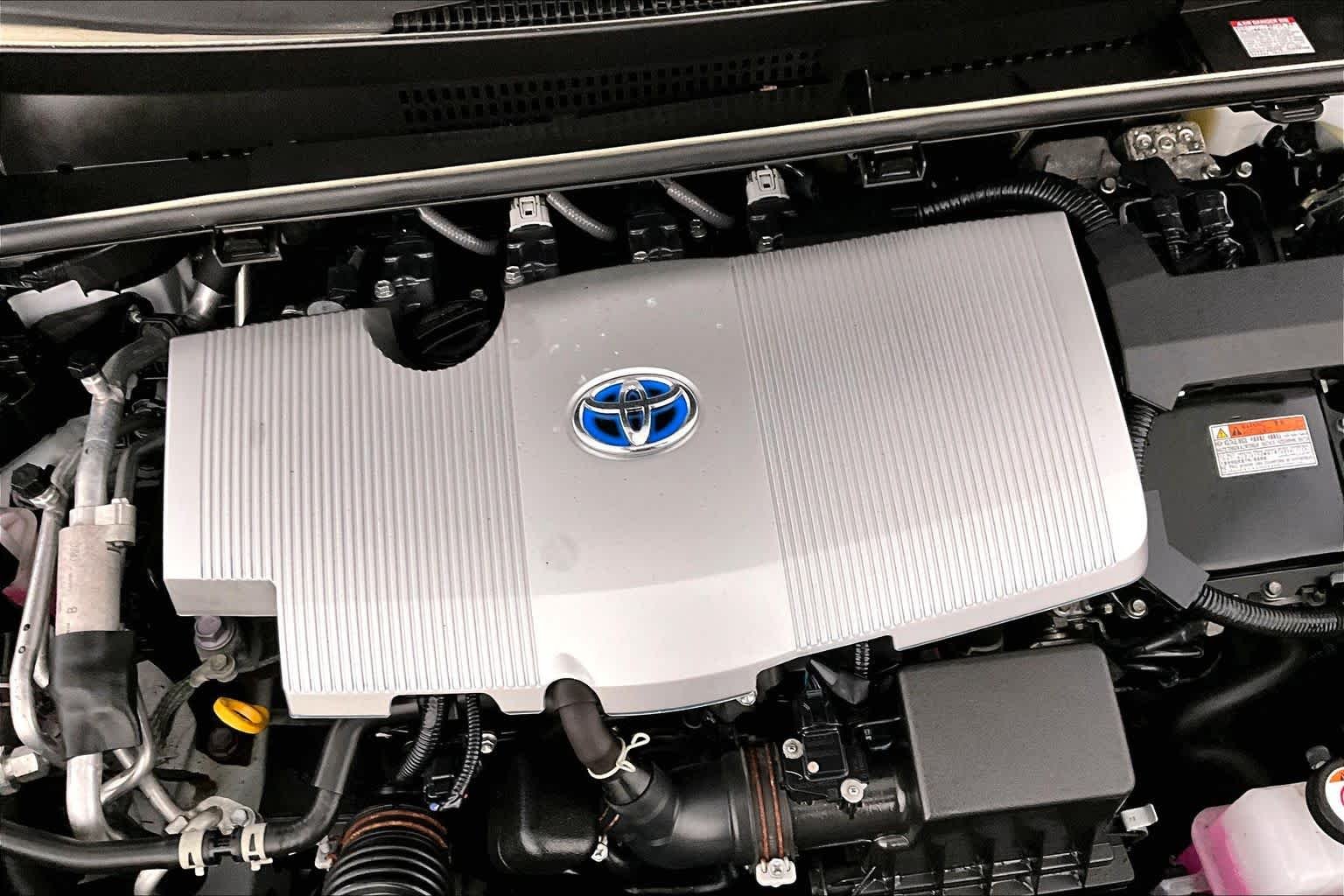Used 2022 Wind Chill Pearl Toyota LE image 30