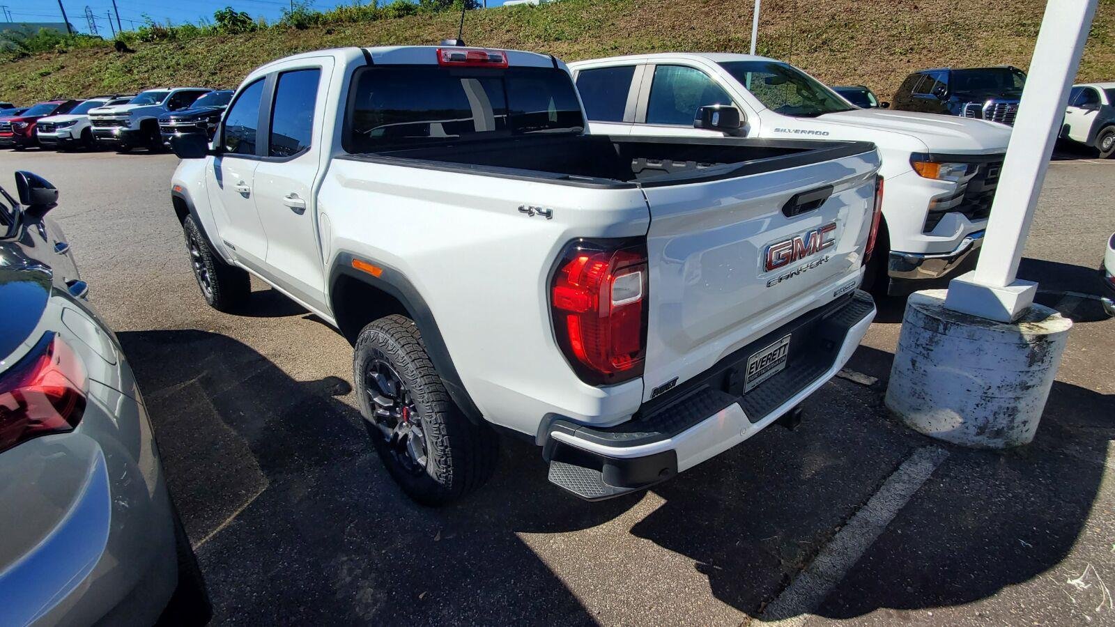 Used 2025 Summit White GMC Elevation image 8