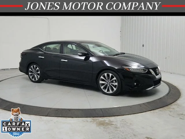 Used 2022 Black Nissan Platinum image 1