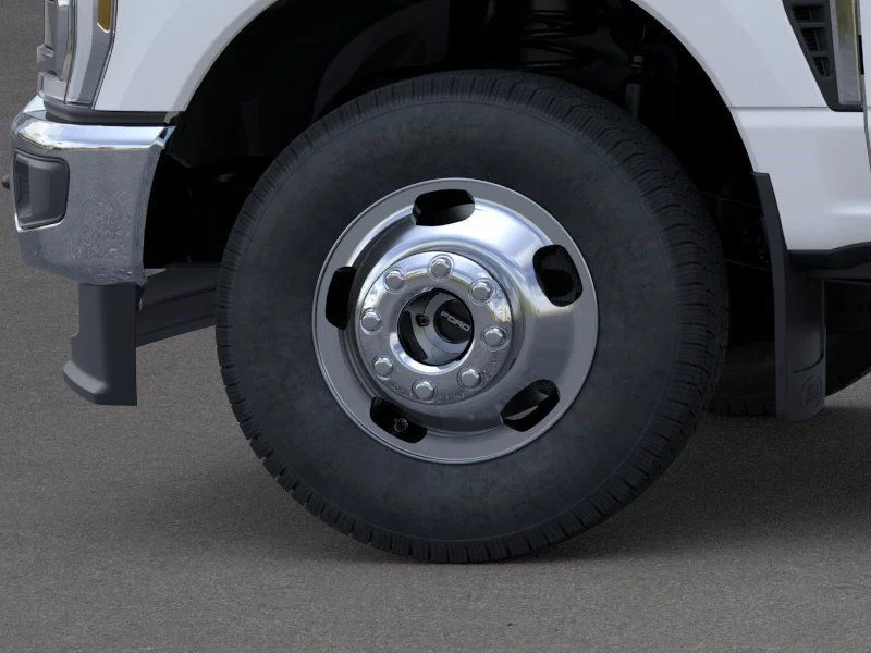 New 2026 Star White Metallic Tri-Coat Ford F-350® Lariat® image 19