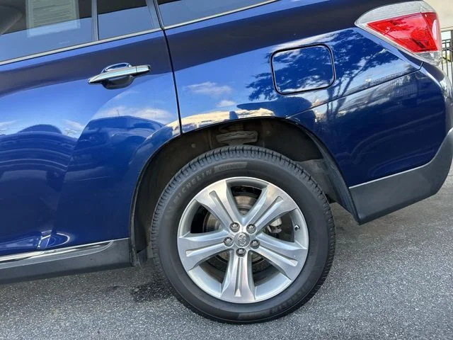 Used 2013 Blue Toyota Limited image 10