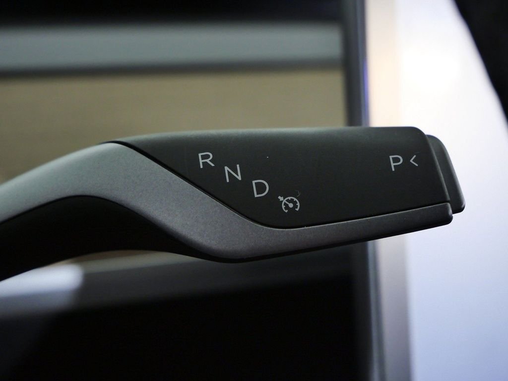 Used 2025  Tesla Long Range image 45