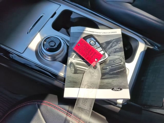 Used 2023 Gray Ford ST-Line image 4