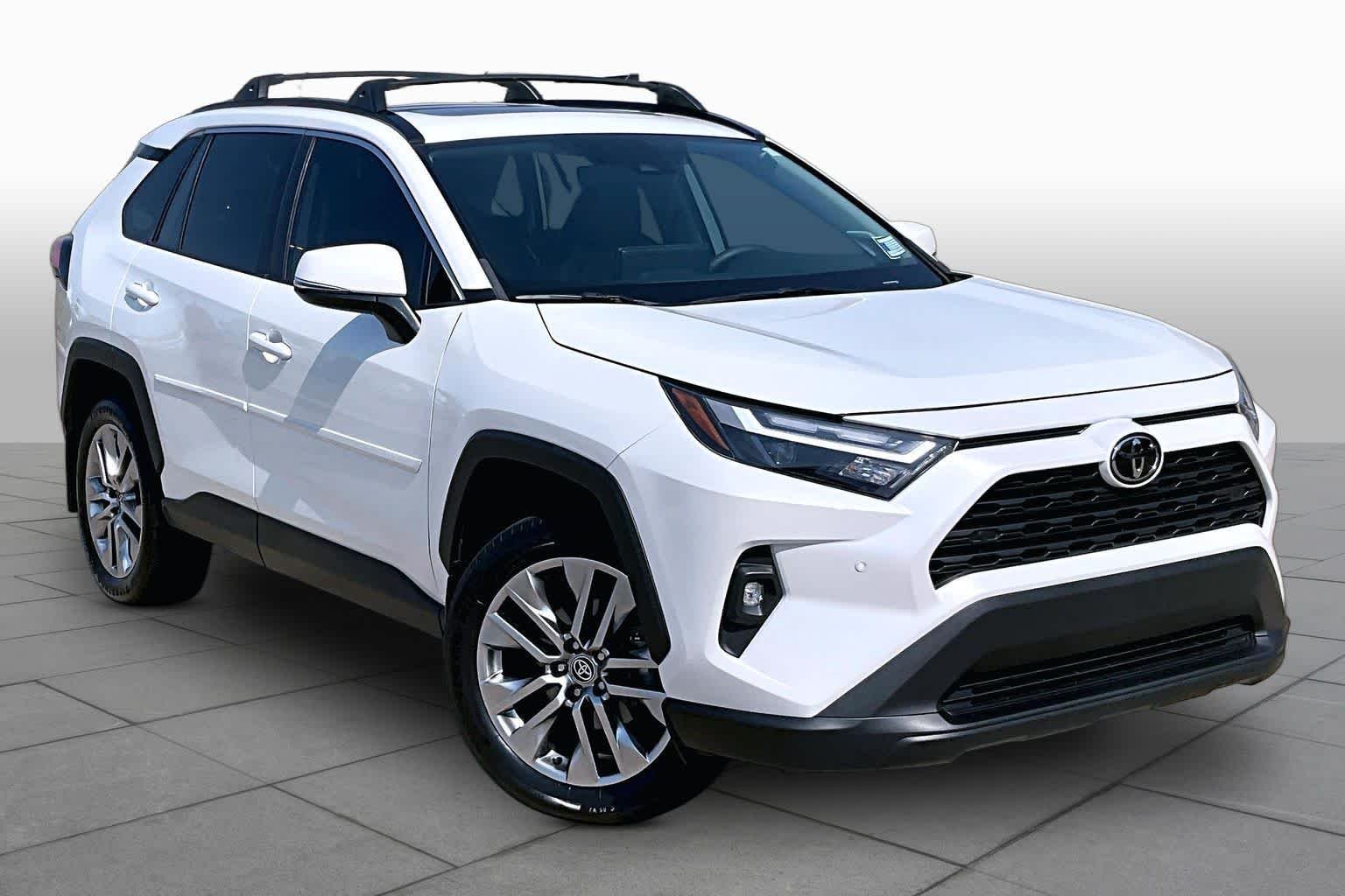 Used 2023 Wind Chill Pearl Toyota XLE Premium image 2