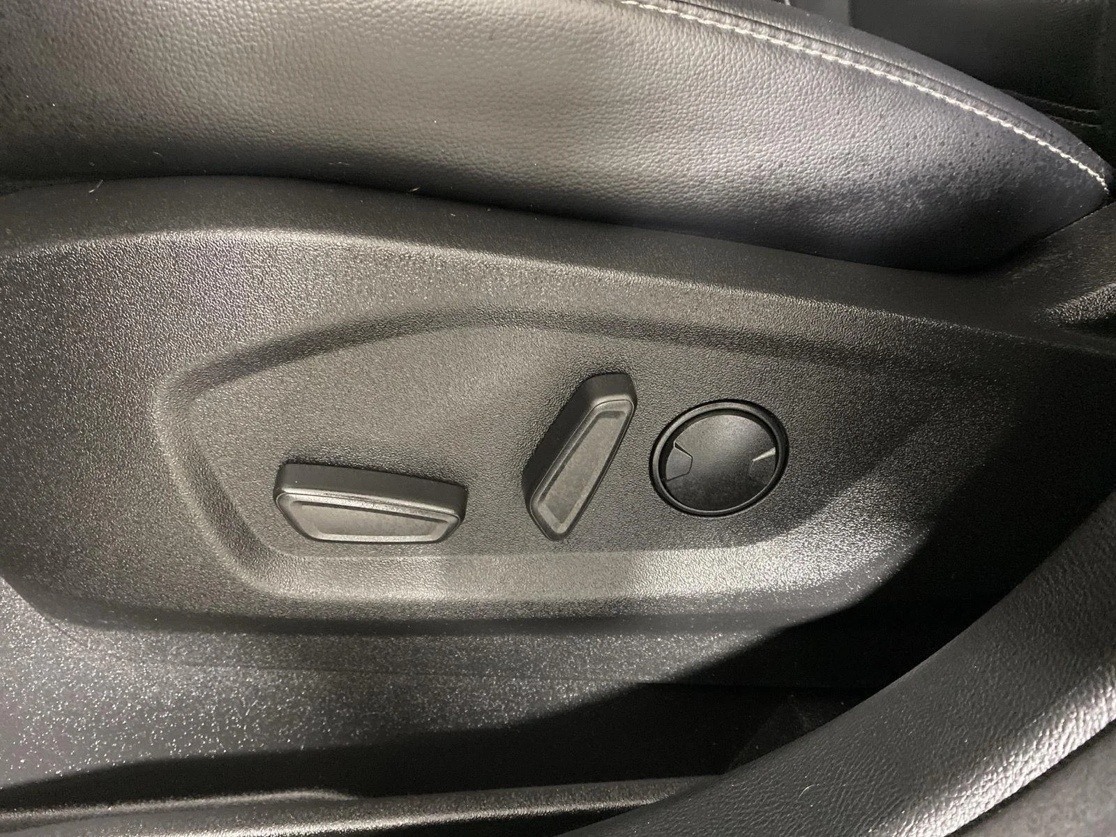 Used 2023 Forged Green Metallic Ford SEL image 25