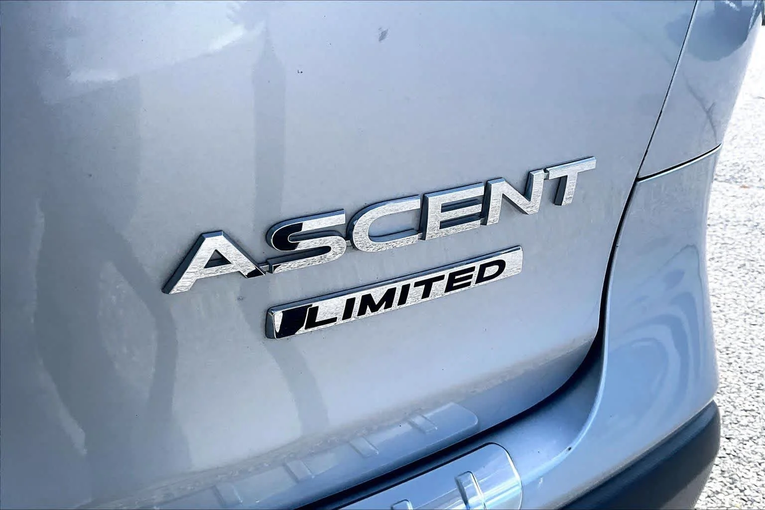 Used 2022 Ice Silver Metallic Subaru Limited image 10