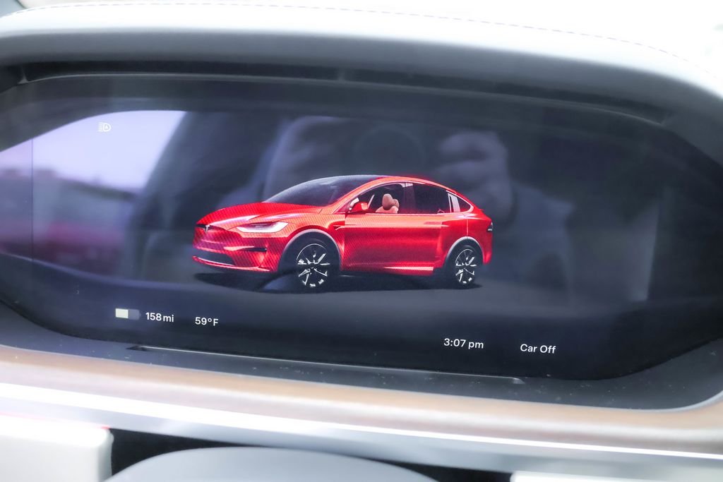 Used 2024  Tesla Base image 16