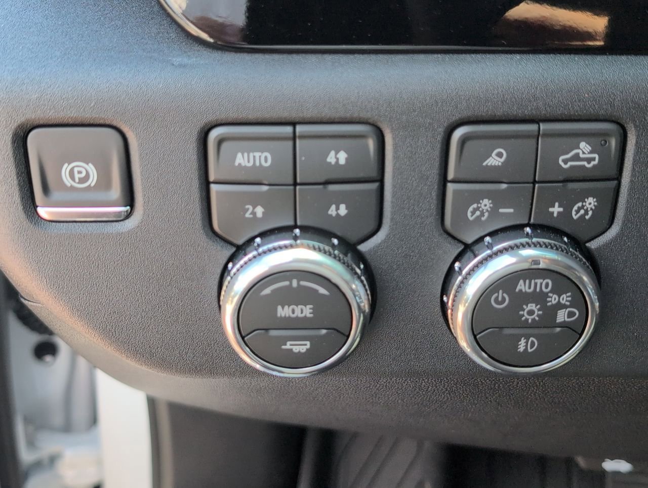 New 2026 Summit White GMC Elevation image 18
