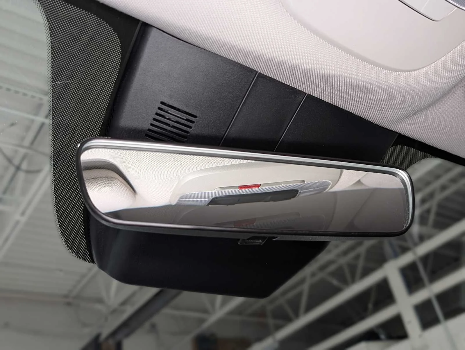 Used 2025 Glacial White Pearl Kia S image 37