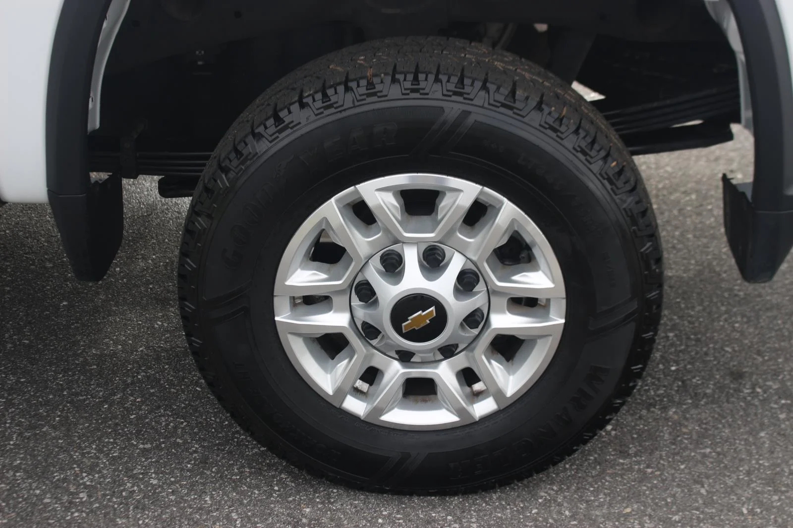 Used 2025 Summit White Chevrolet LT image 41