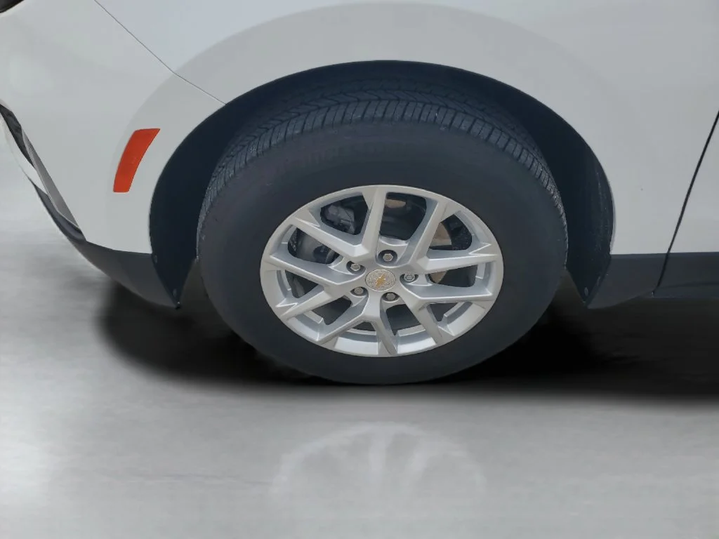 Used 2024 Summit White Chevrolet LT image 24