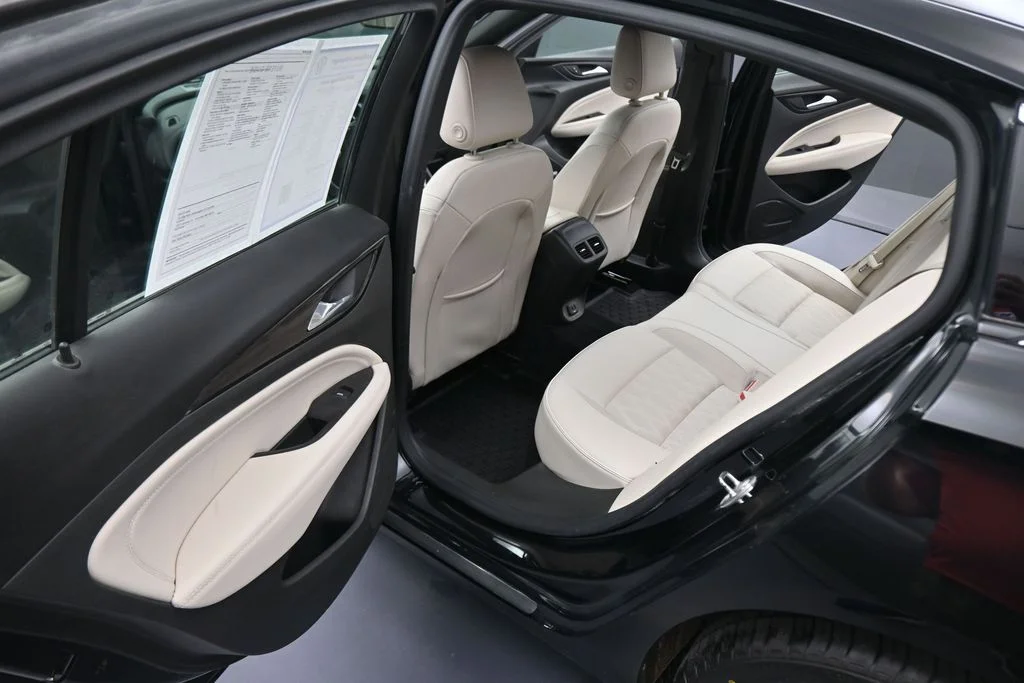 Used 2019 Black Buick Avenir image 41