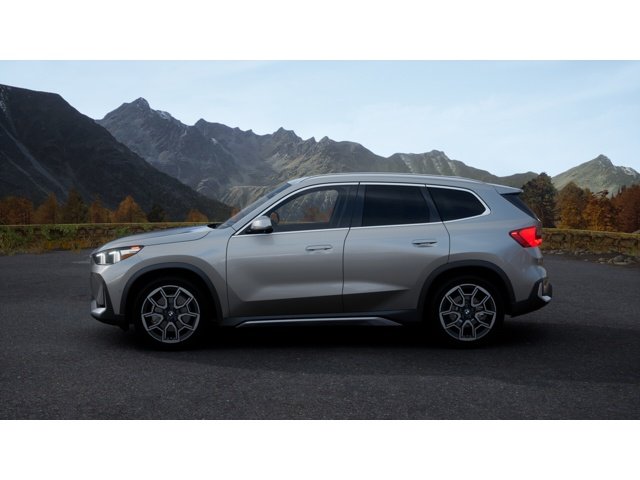 Used 2026 Space Silver Metallic BMW xDrive28i image 4