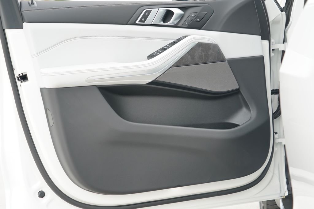 New 2026 Alpine White BMW sDrive40i image 8