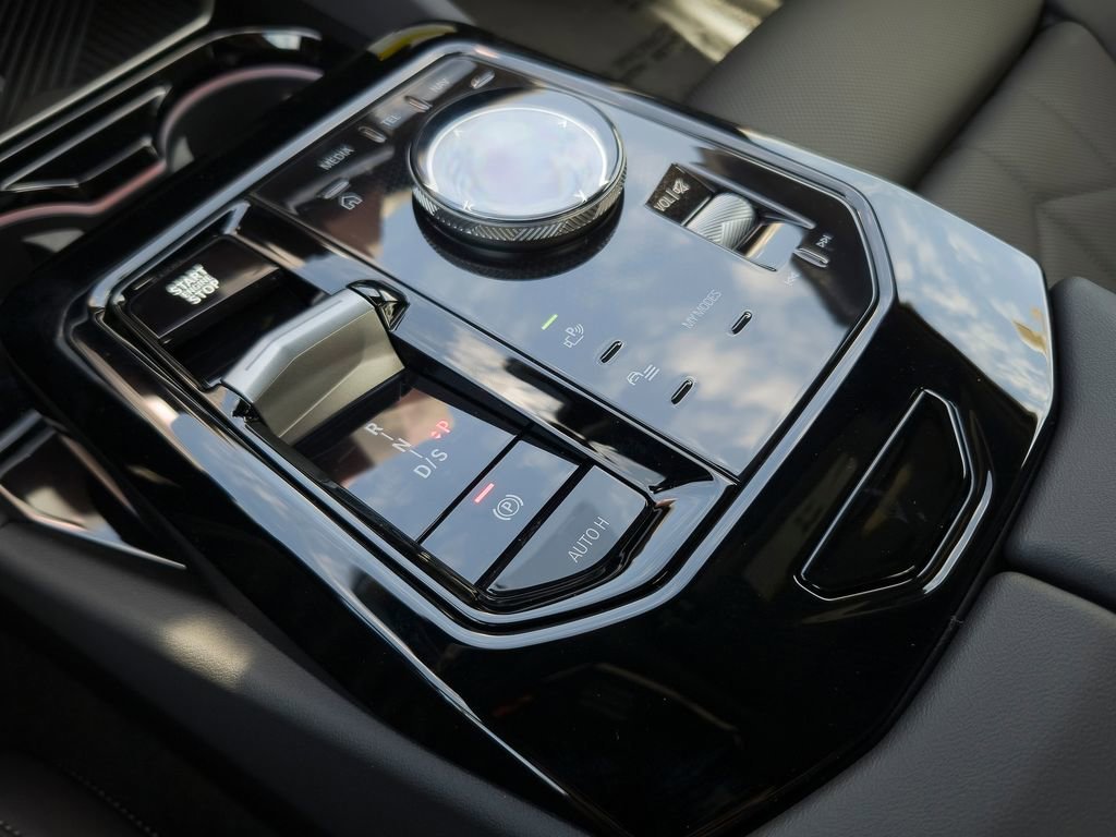 New 2026 Black Sapphire Metallic BMW 530i image 10