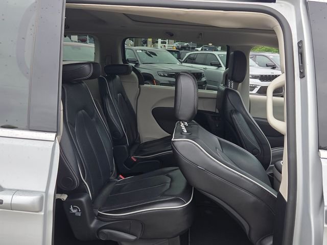Used 2024 Silver Chrysler Limited image 15