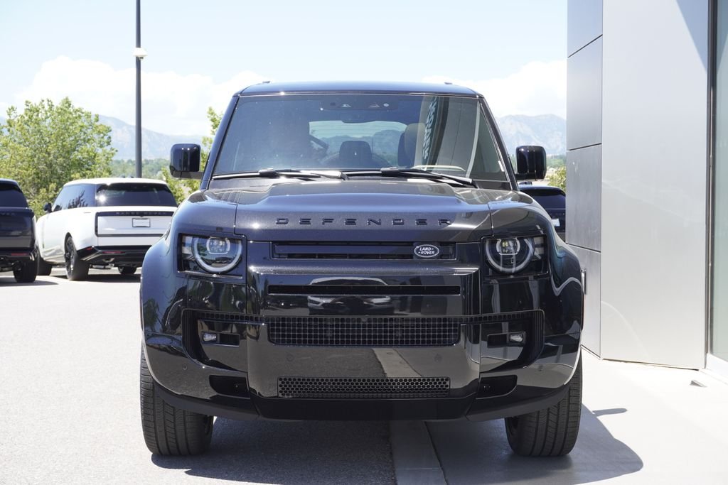 New 2026 Santorini Black Land Rover X-Dynamic SE image 5