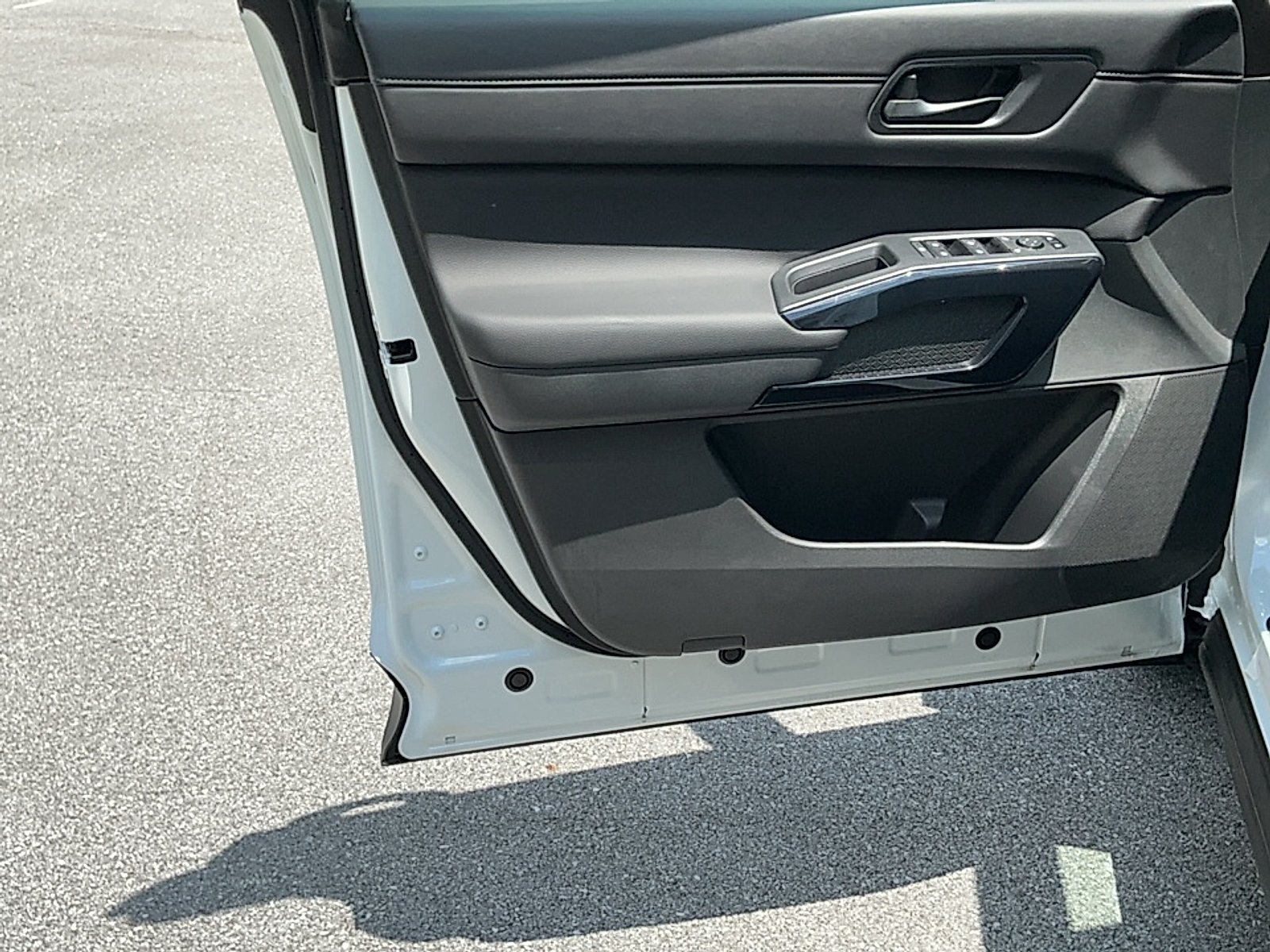 New 2026 Everest White Pearl Tricoat Nissan SV image 6
