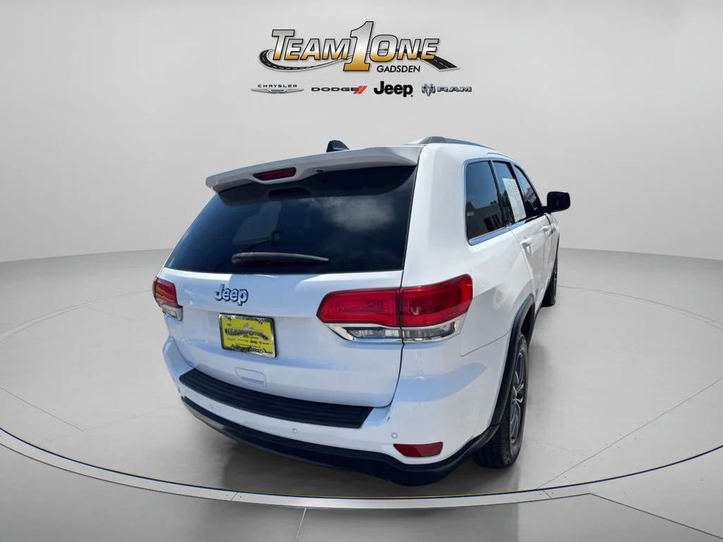 Used 2018 Bright White Clearcoat Jeep Laredo E image 9