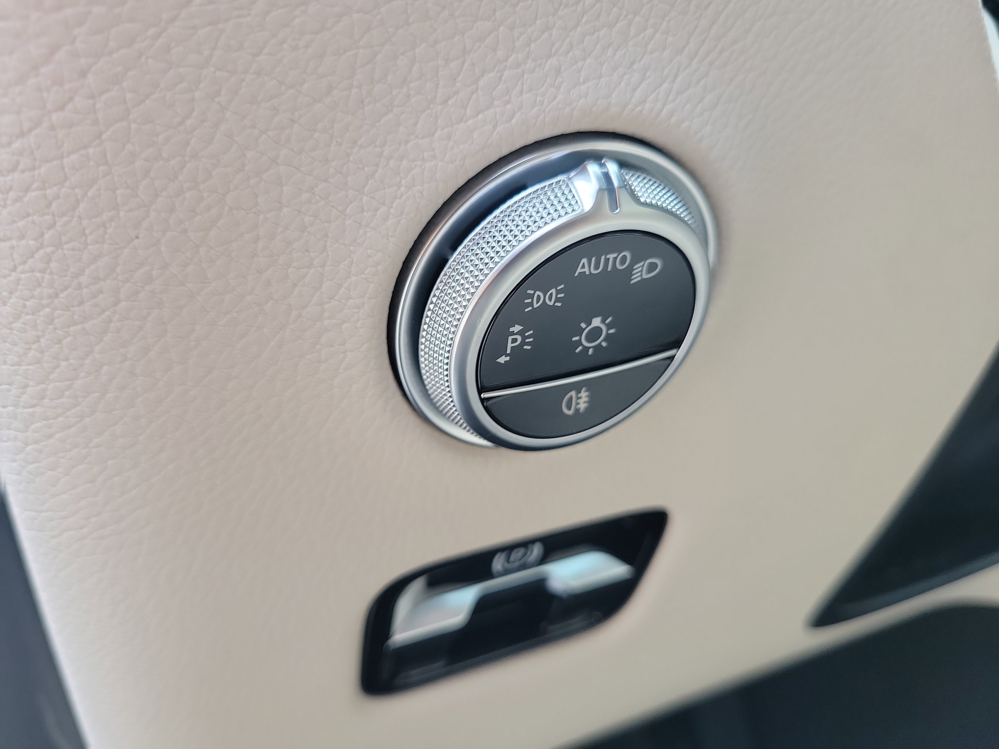 New 2026 Cirrus Silver Metallic Mercedes-Benz GLC 300 image 25