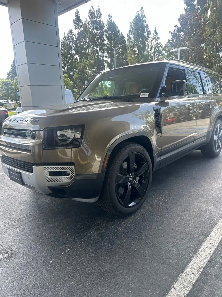 Used 2024  Land Rover S image 1