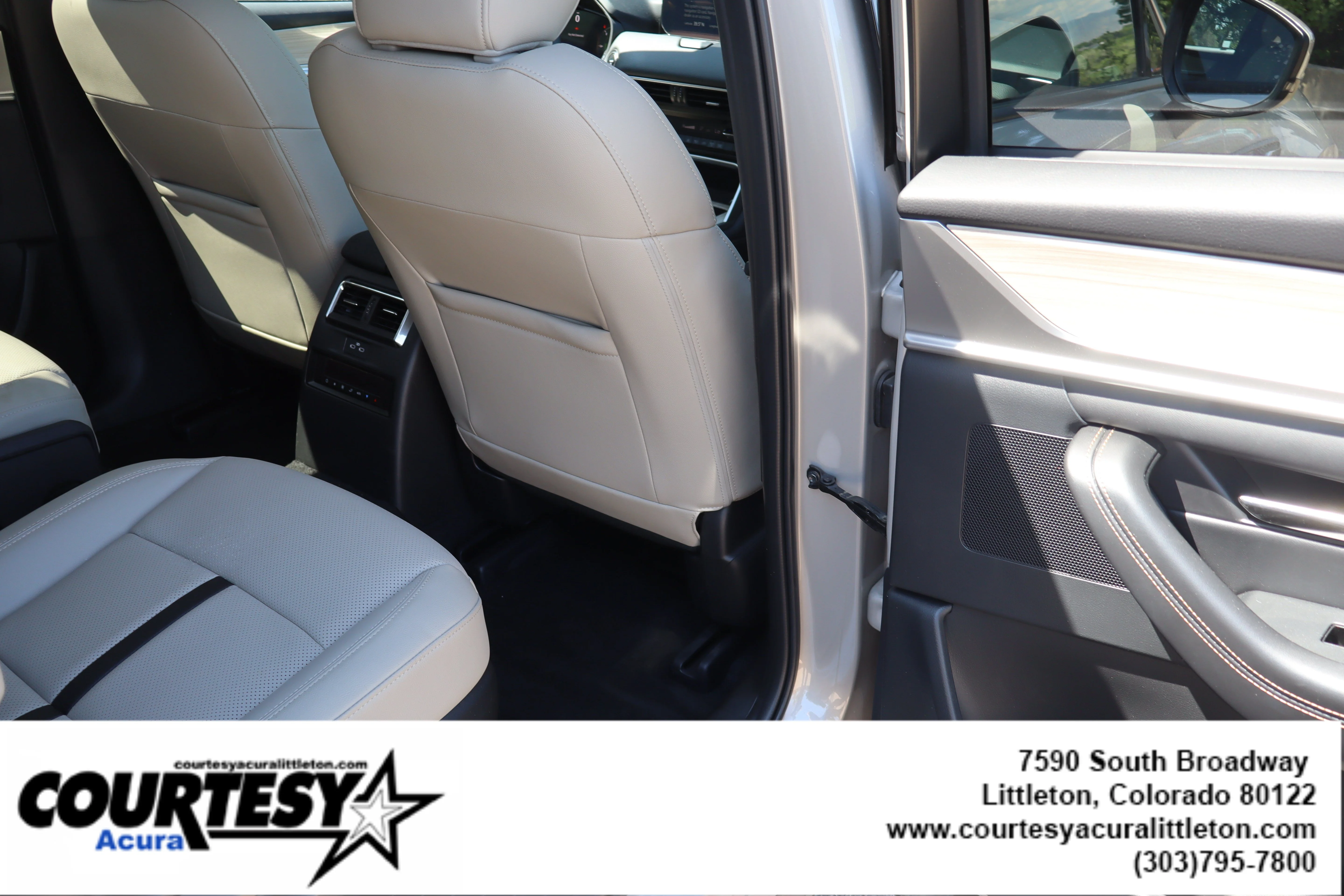 Used 2024 Platinum Quartz Mazda Preferred image 32