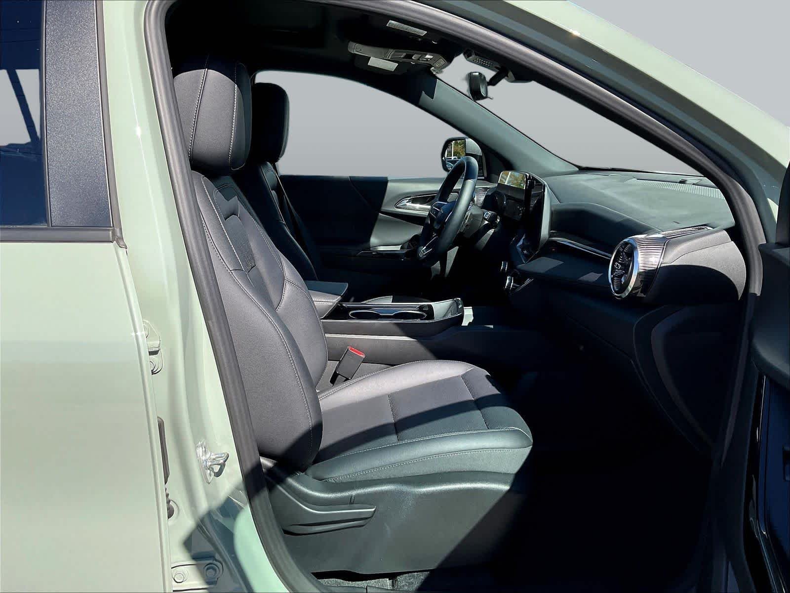 Used 2025 Cacti Green Chevrolet LT image 31