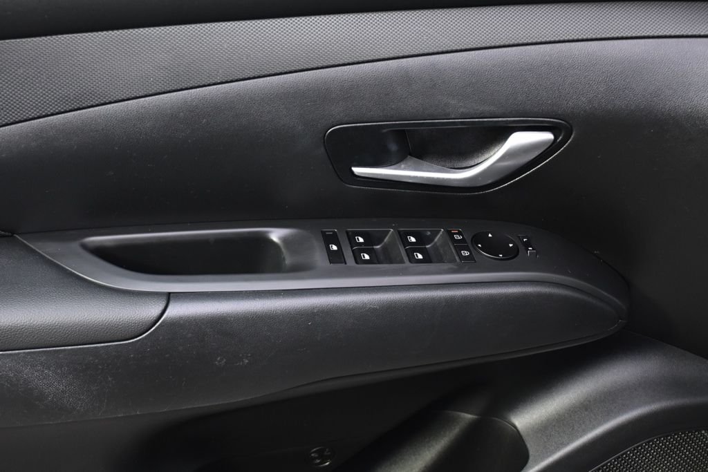 Certified Used 2025 Phantom Black Hyundai SE image 17