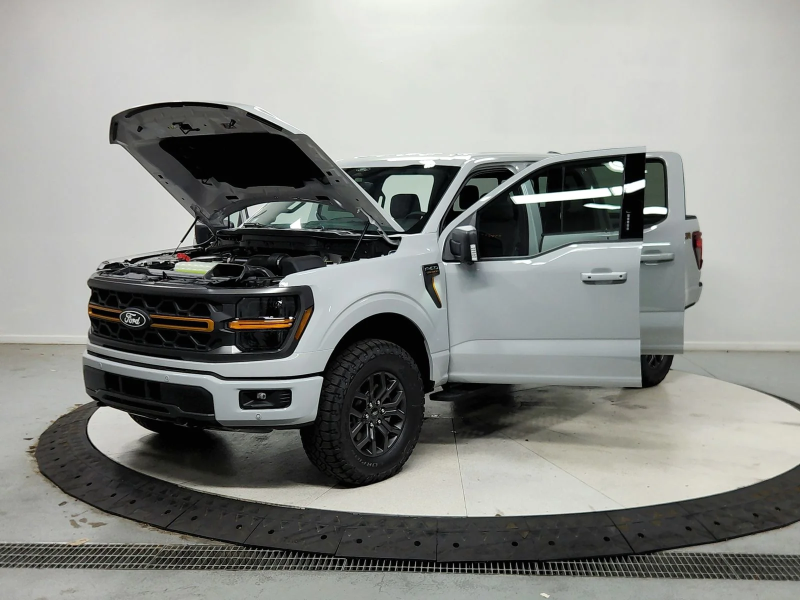 New 2026 White Ford Tremor image 12