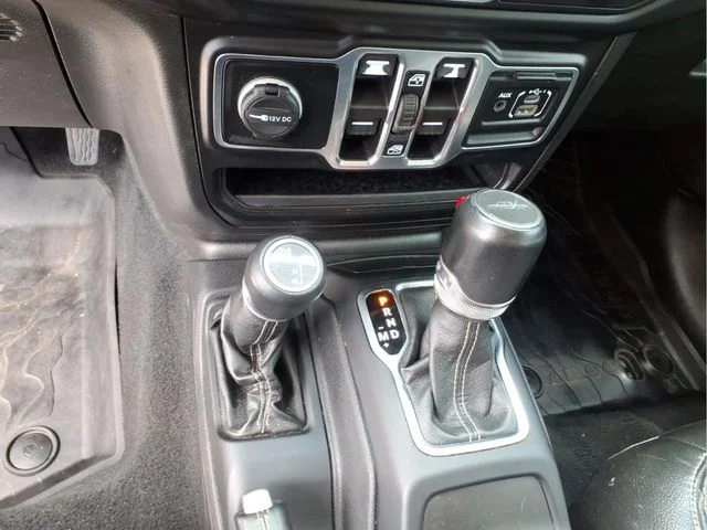 Used 2022 Green Jeep Overland image 26