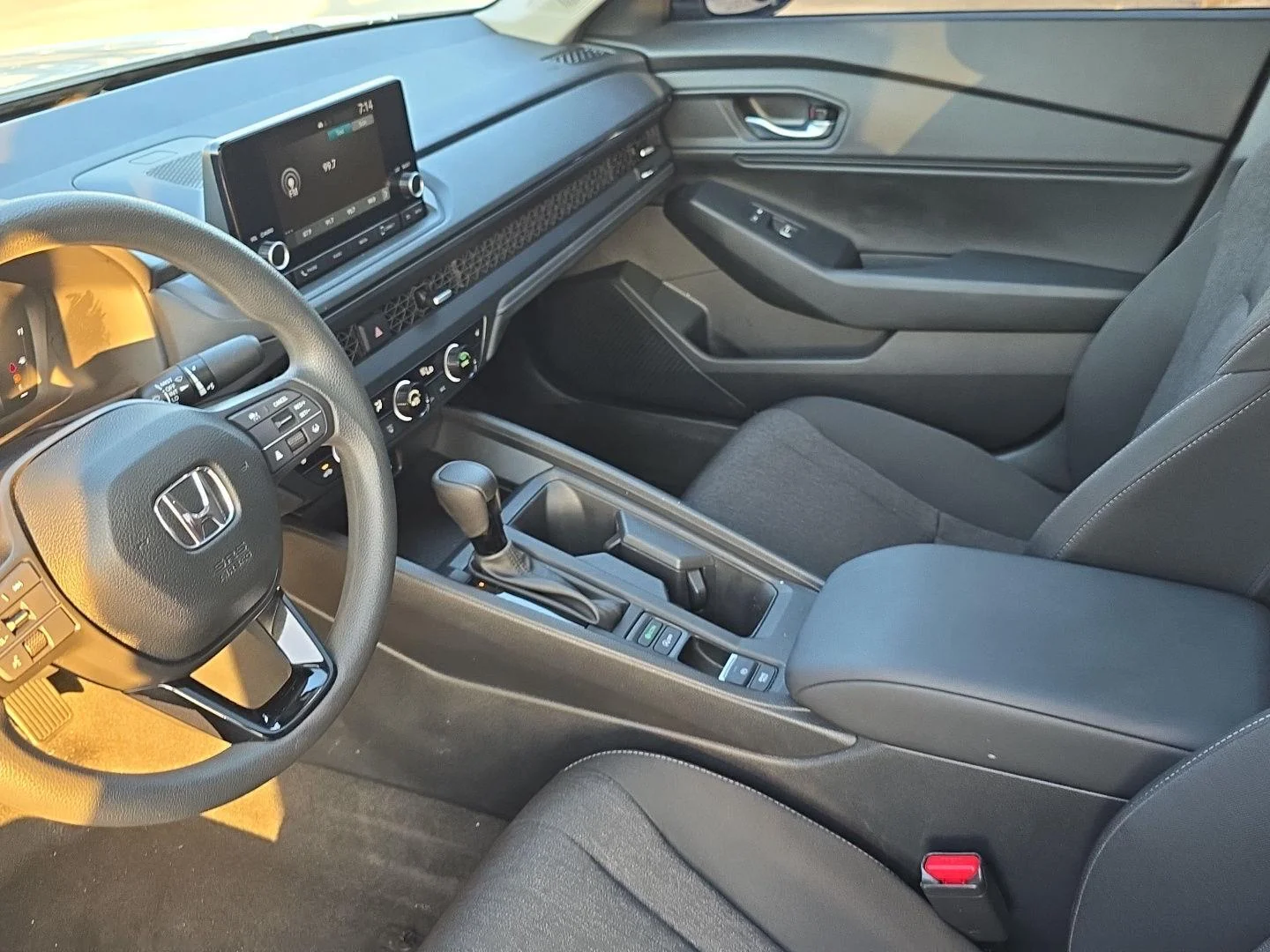 Used 2025 Platinum White Pearl Honda SE image 9