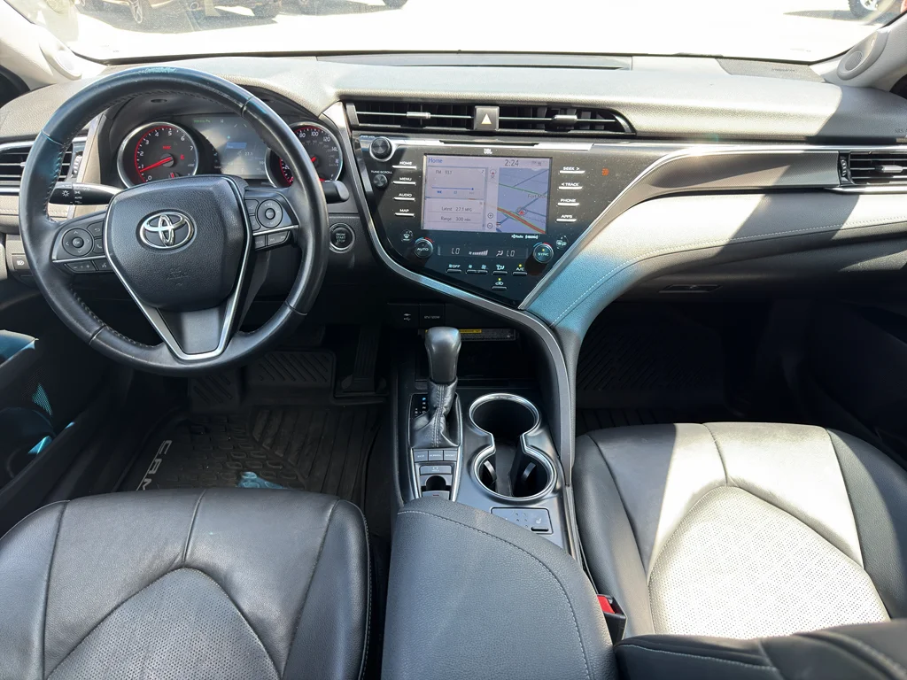 Used 2018 Super White Toyota XSE V6 image 15