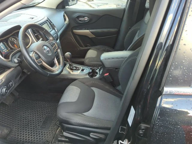Used 2018 Black Jeep Latitude image 5