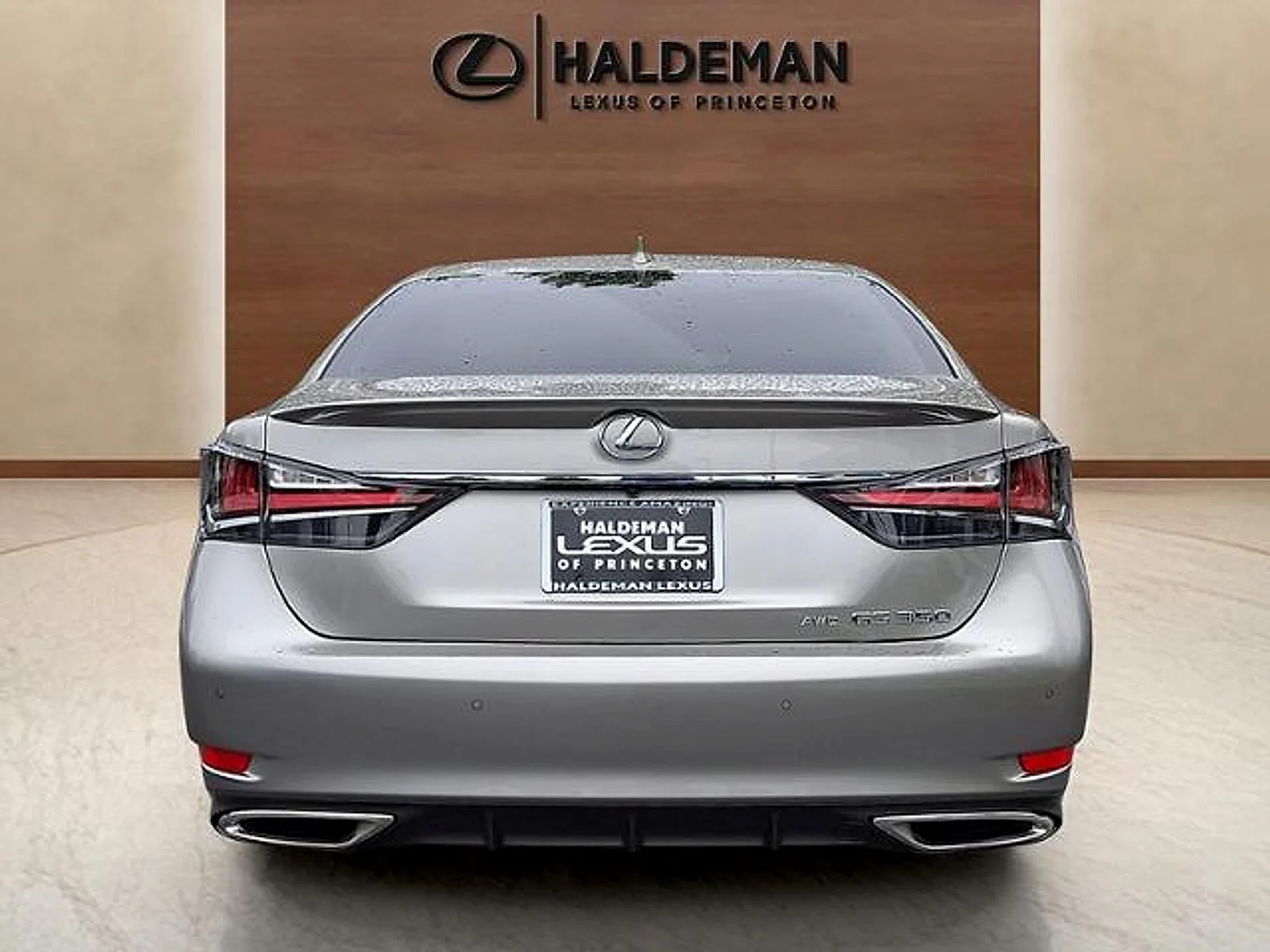 Used 2020 Atomic Silver Lexus  image 5