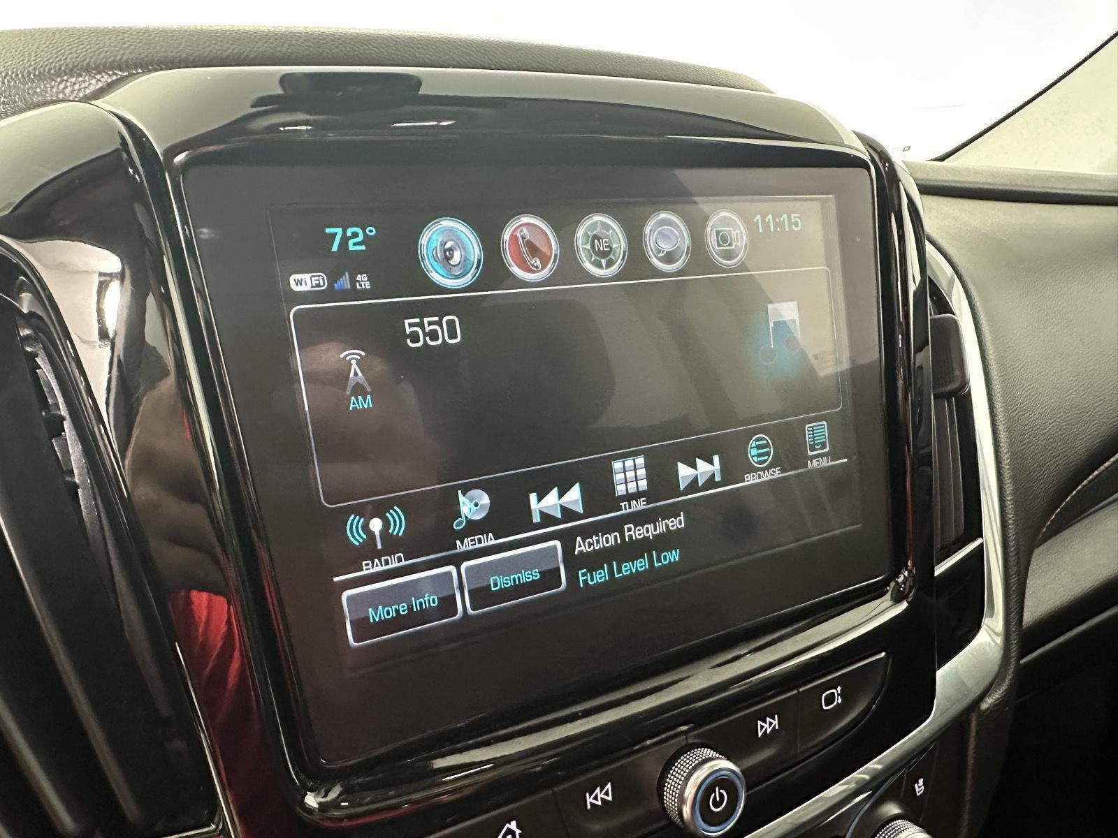 Used 2018 Iridescent Pearl Tricoat Chevrolet Premier image 14