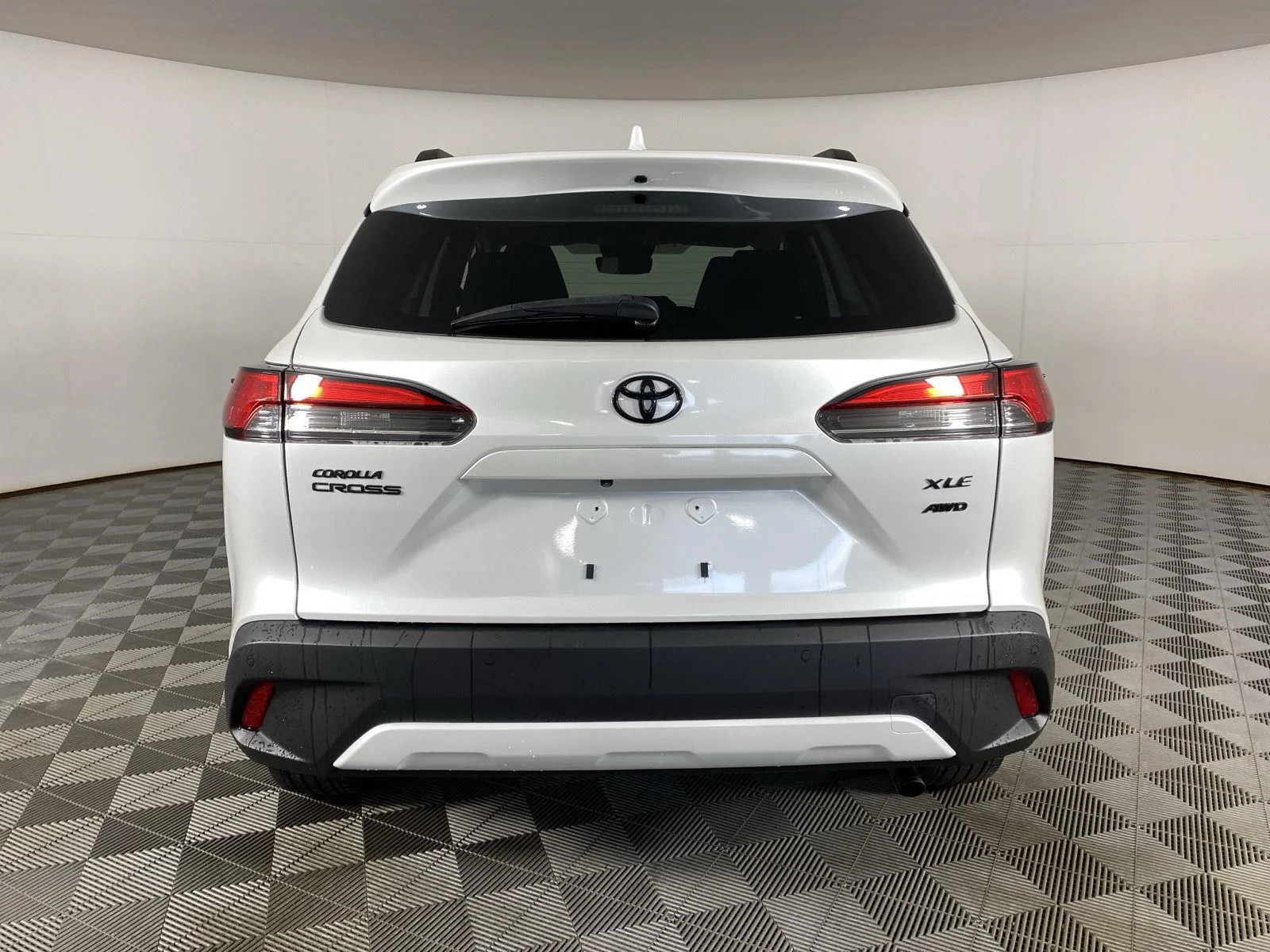 Used 2024 Wind Chill Pearl Toyota XLE image 6