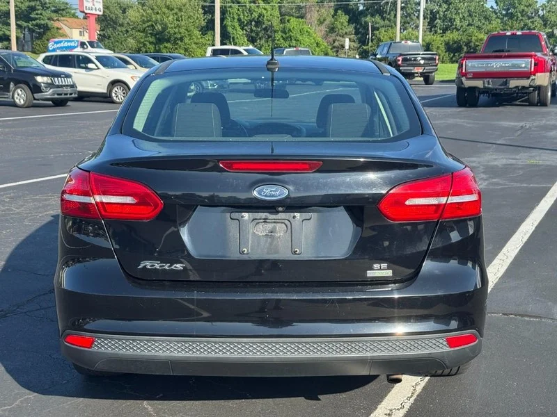 Used 2017 Shadow Black Ford SE image 6
