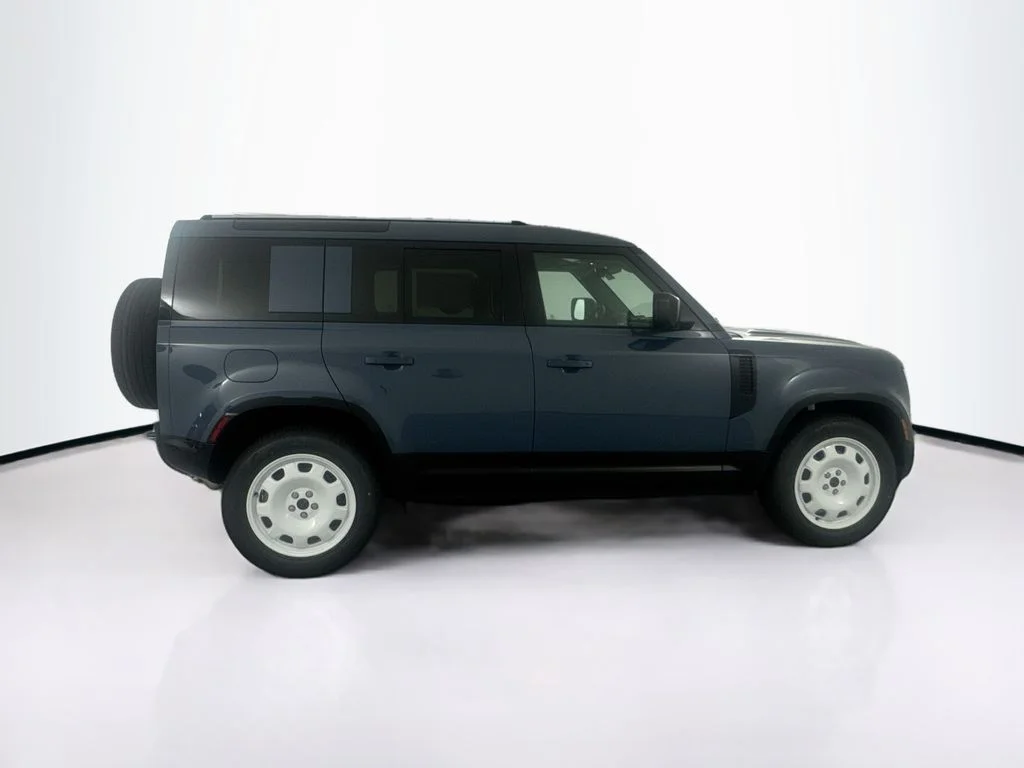 New 2026 Tasman Blue Land Rover X-Dynamic SE image 4