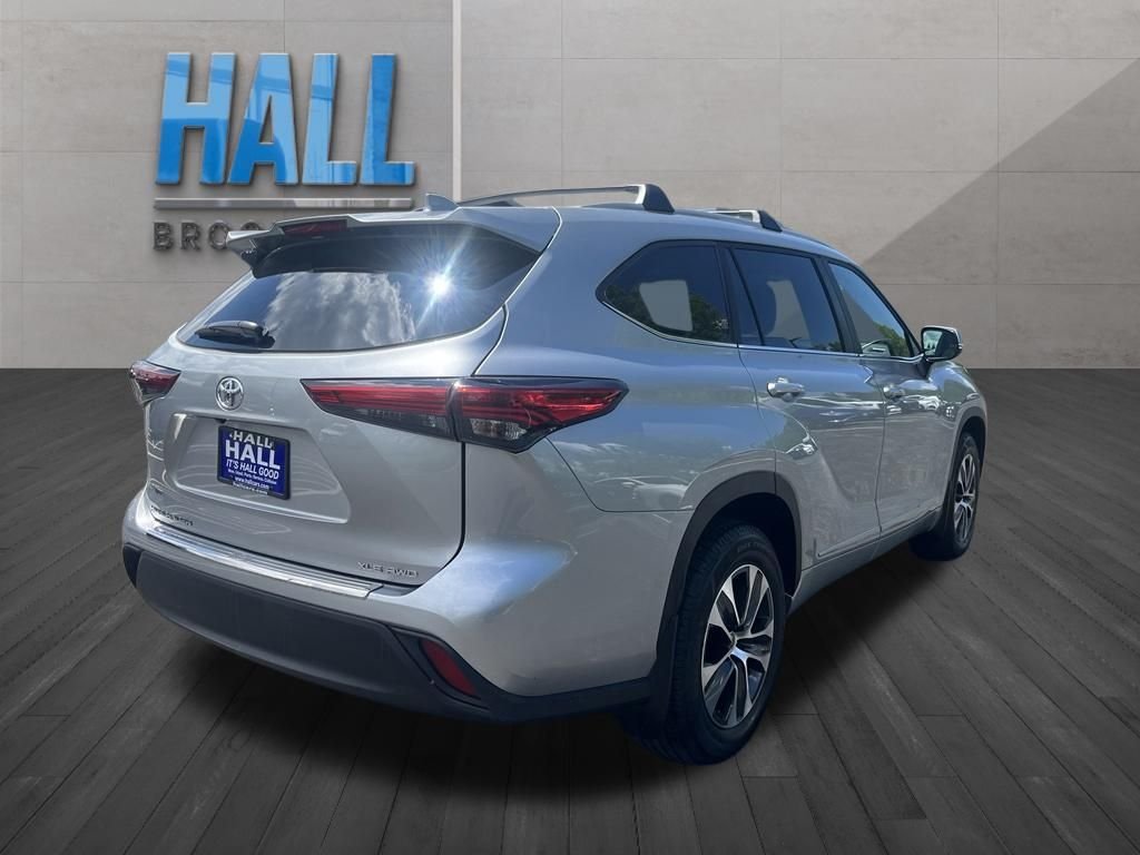 Used 2023 Silver Toyota XLE image 5