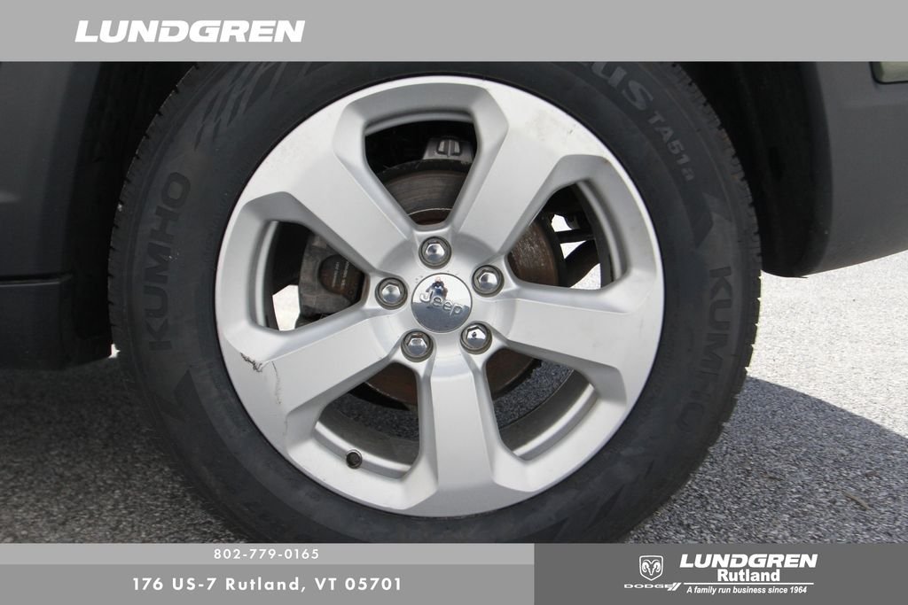 Used 2020 Green Jeep Latitude image 37