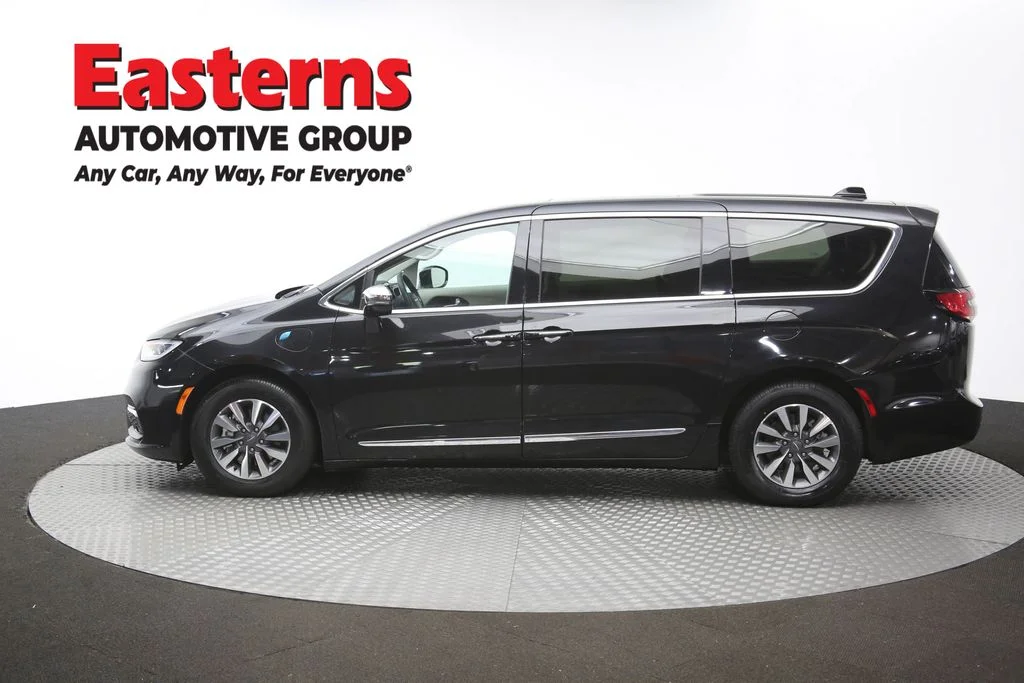 Used 2023 Black Chrysler Limited image 64