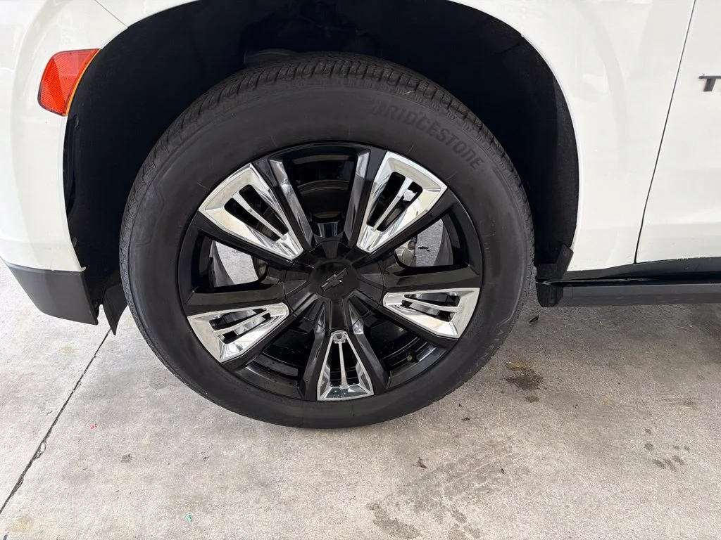 Used 2022 White Chevrolet High Country image 10