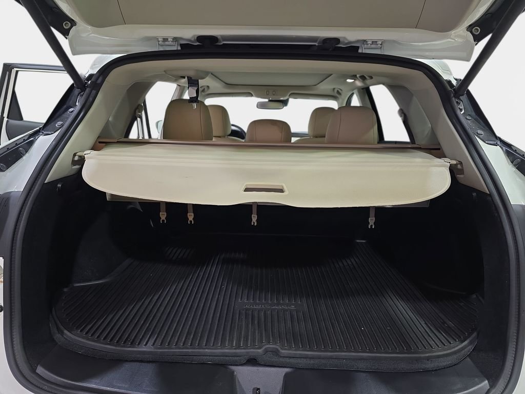 Used 2020 White Nissan Platinum image 14