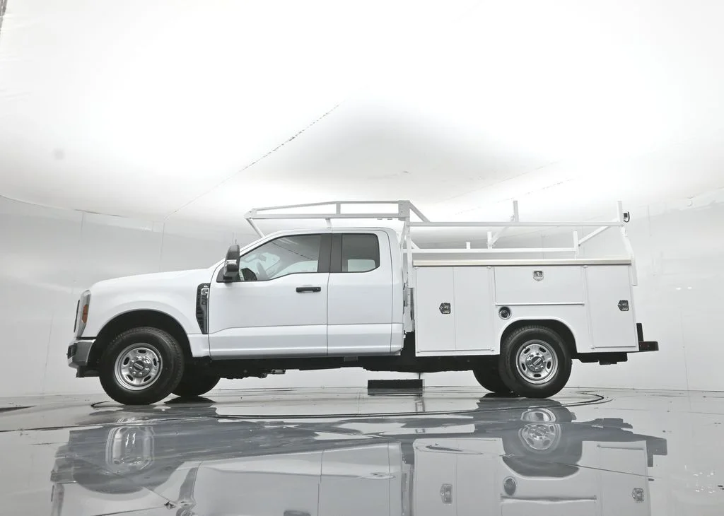 New 2026 Oxford White Ford XL image 7